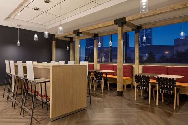  - Tru by Hilton Airport Las Vegas - I-15, Exit 33 & 34