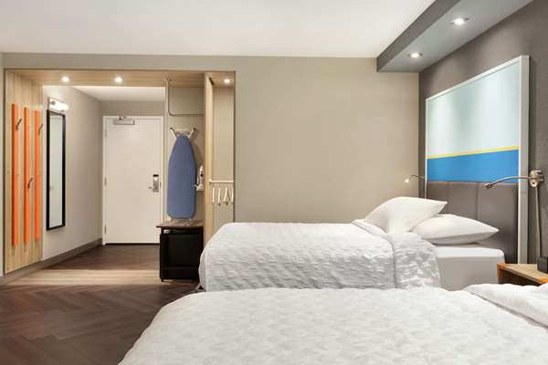  - Tru by Hilton Airport Las Vegas - I-15, Exit 33 & 34