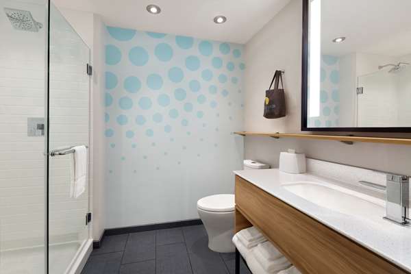  - Tru by Hilton Airport Las Vegas - I-15, Exit 33 & 34