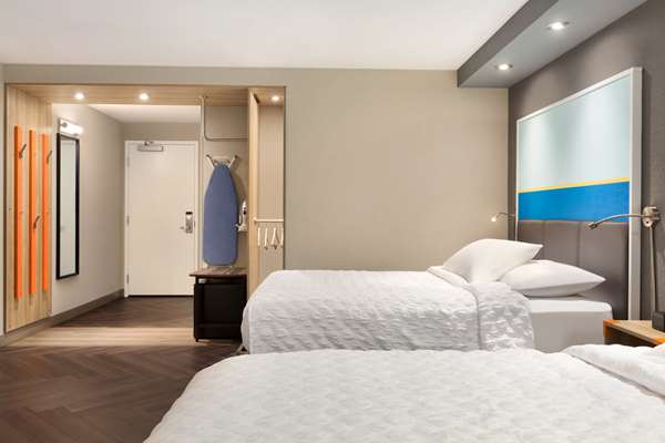  - Tru by Hilton Airport Las Vegas - I-15, Exit 33 & 34