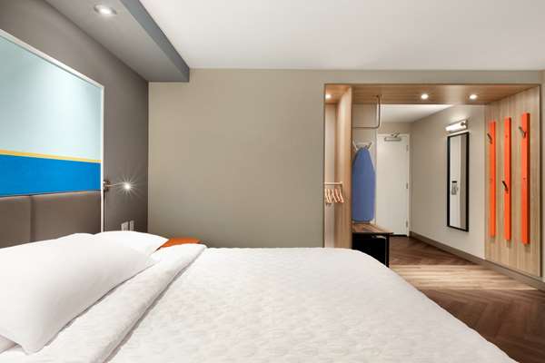  - Tru by Hilton Airport Las Vegas - I-15, Exit 33 & 34