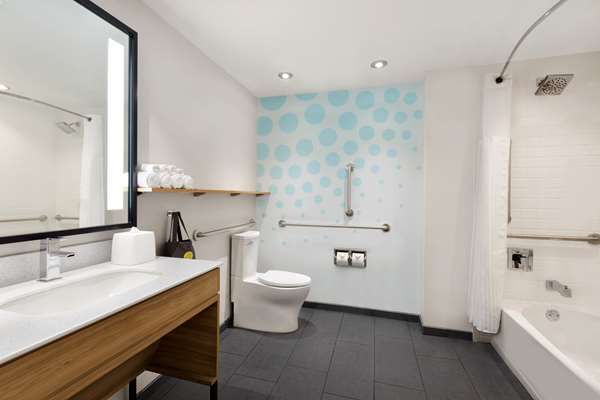  - Tru by Hilton Airport Las Vegas - I-15, Exit 33 & 34