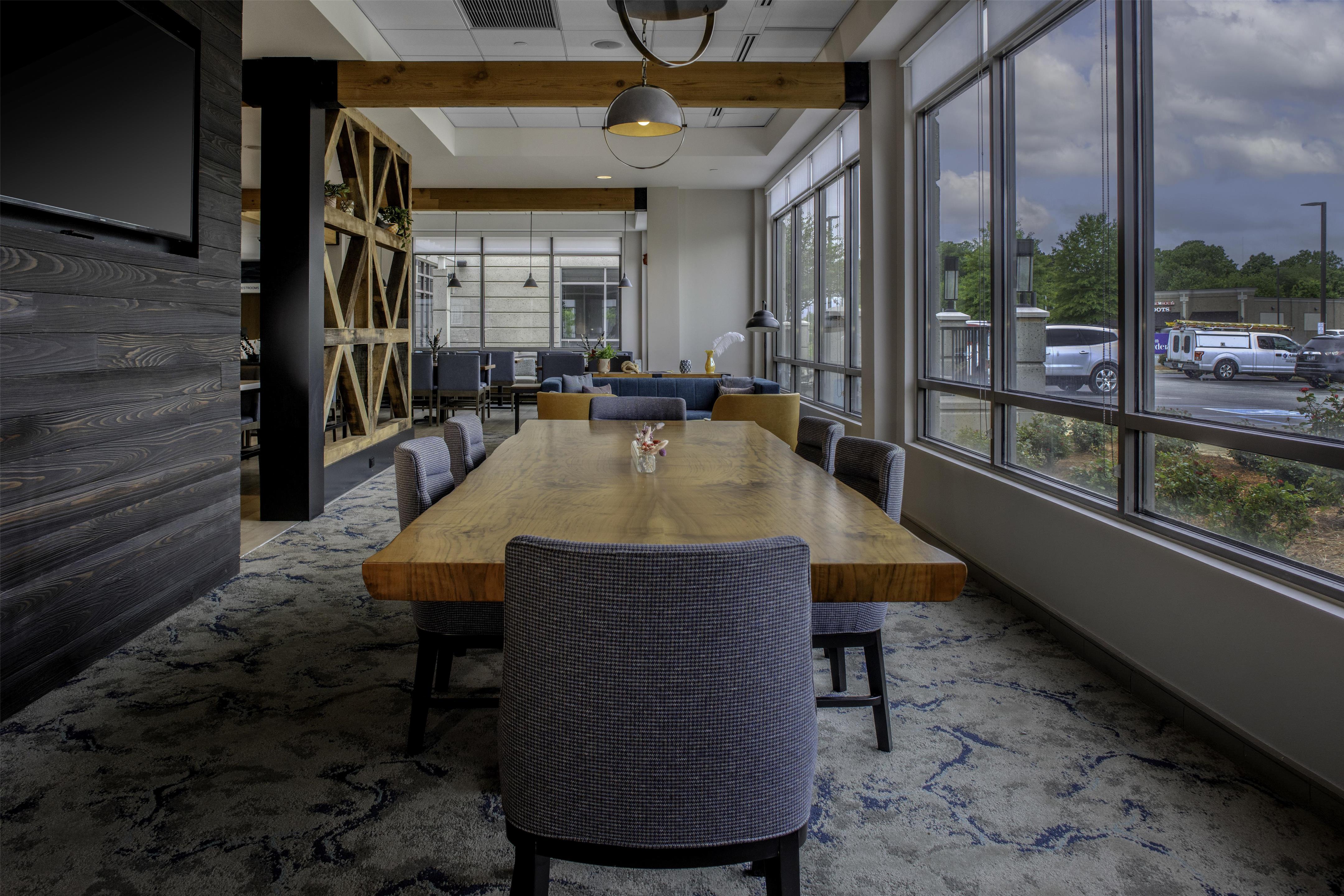 Lobby | Hilton Garden Inn Jackson