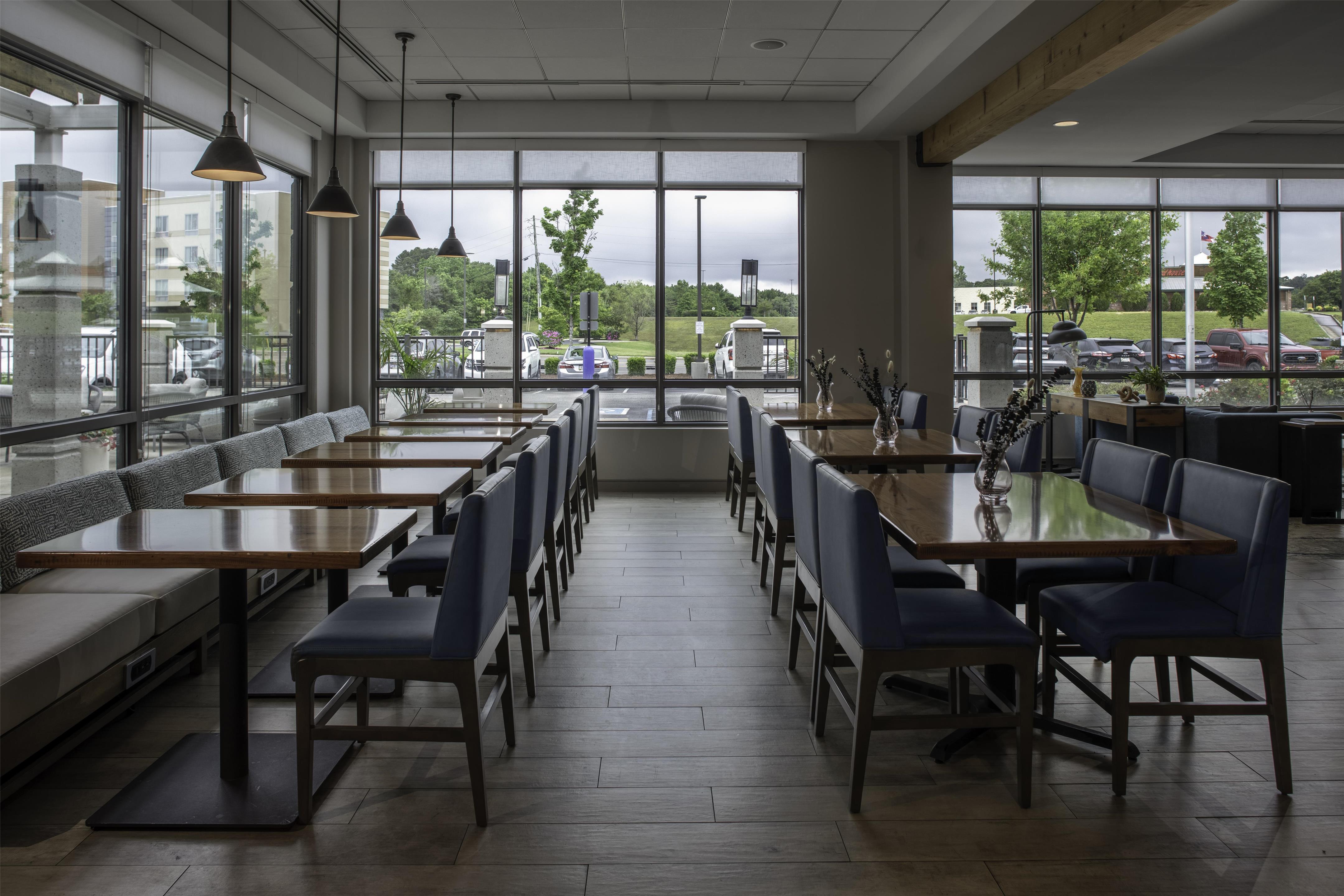 Lobby | Hilton Garden Inn Jackson