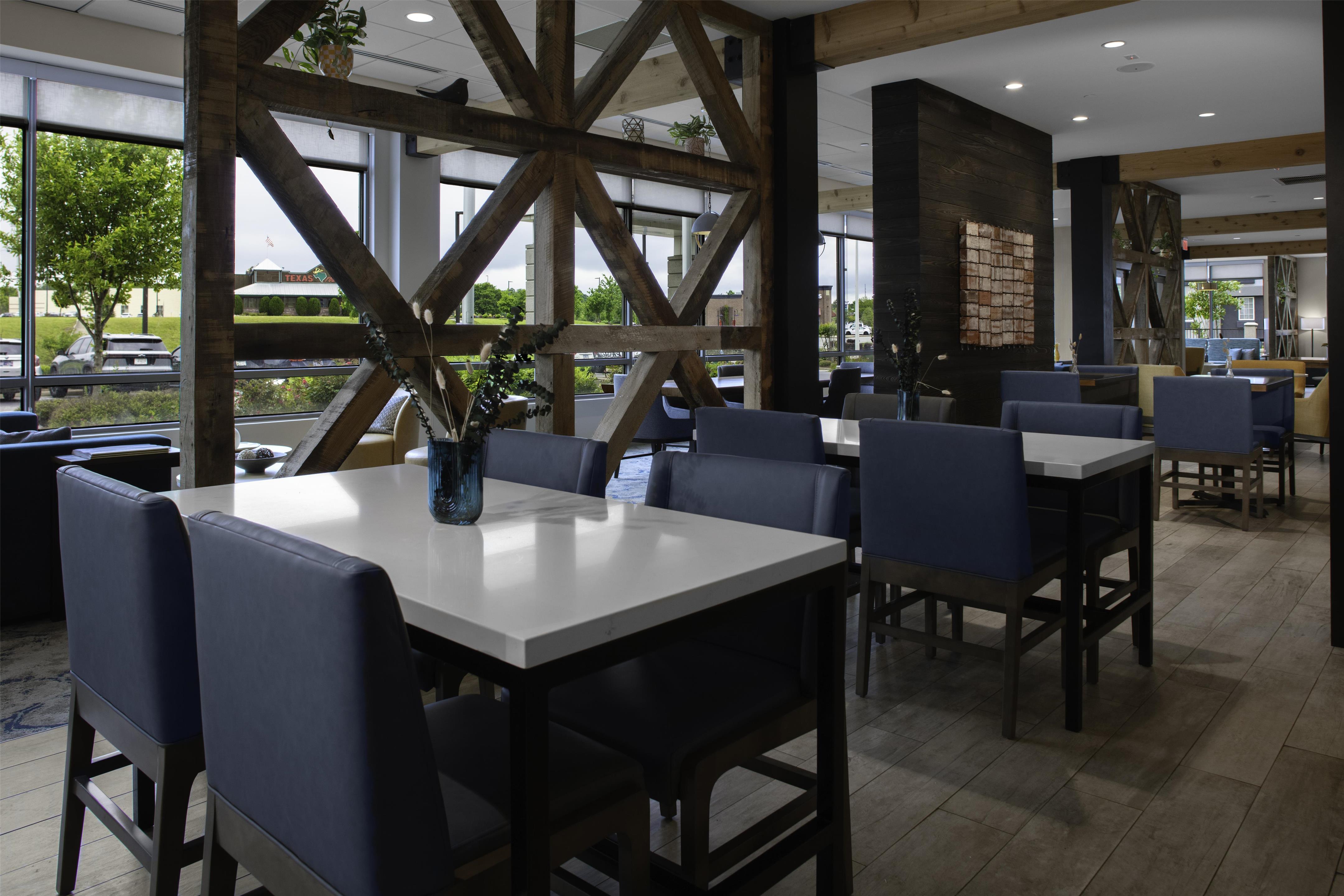Lobby | Hilton Garden Inn Jackson