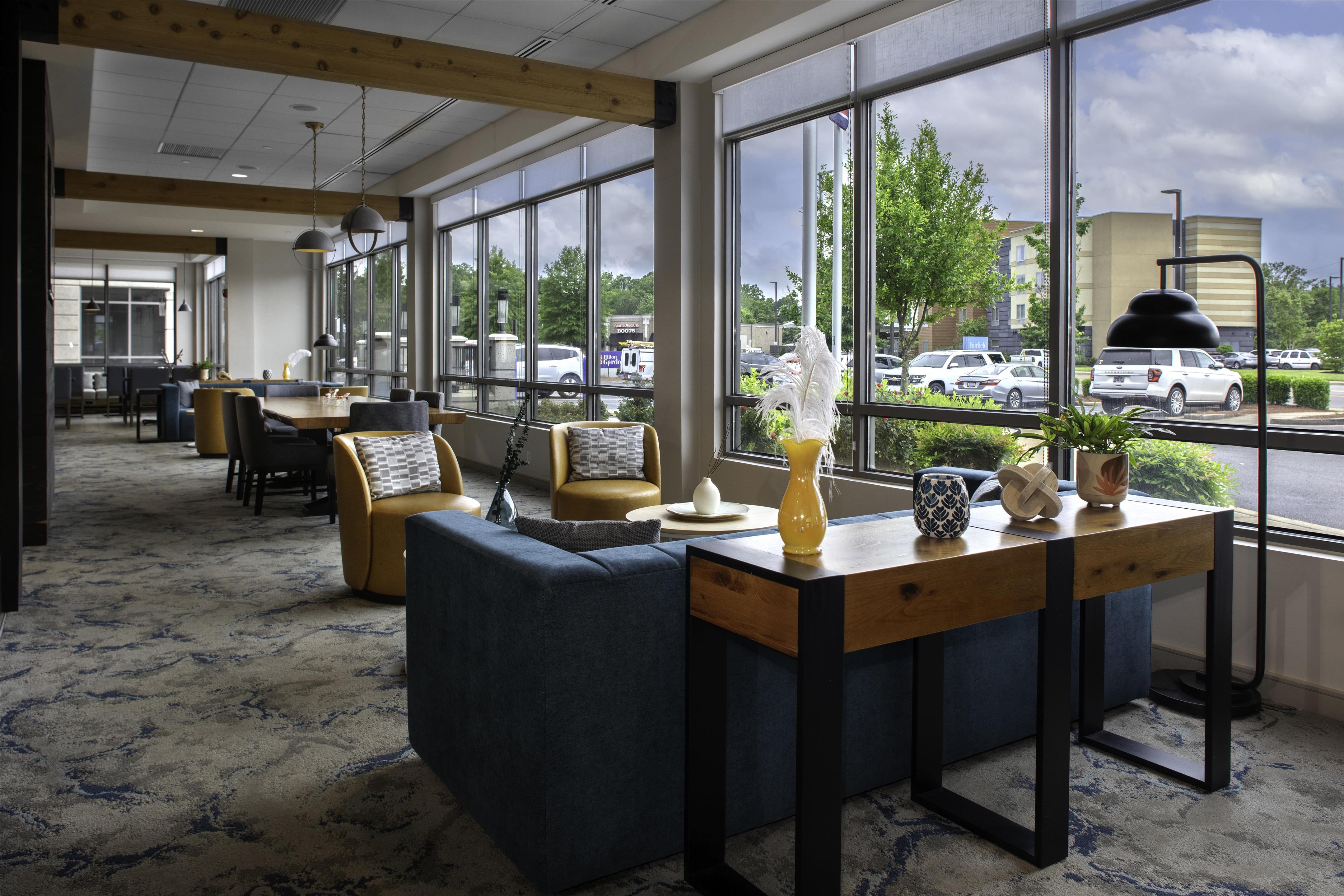 Lobby | Hilton Garden Inn Jackson