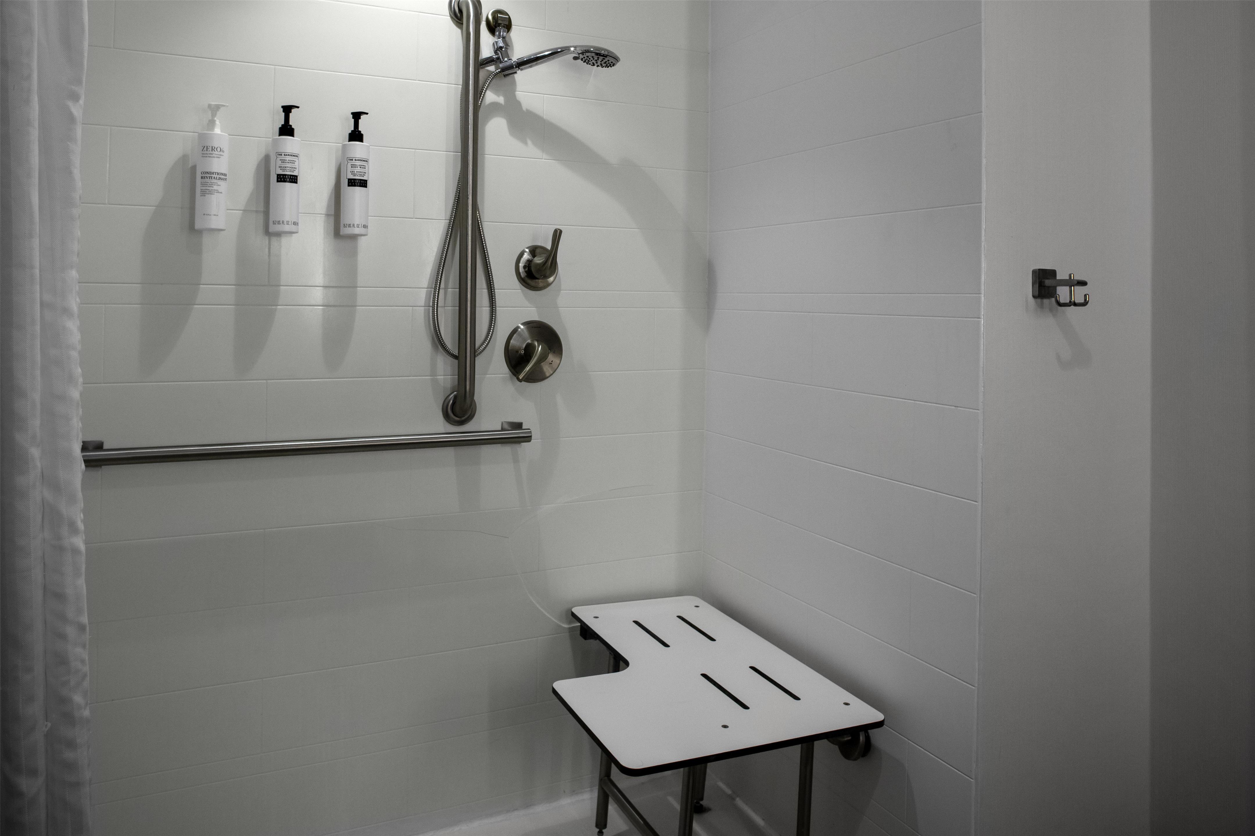 Guest room bath