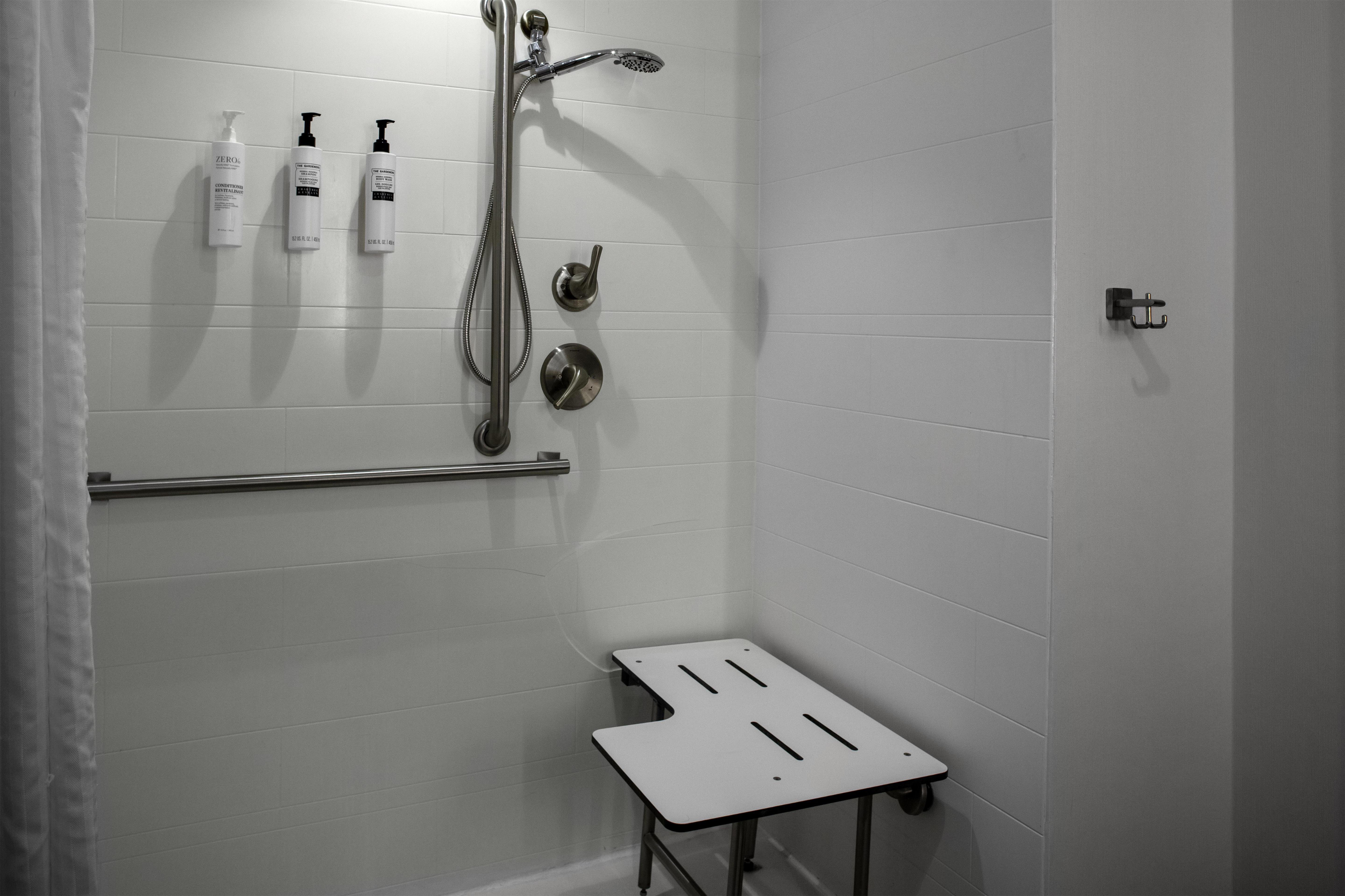 Hilton Garden Inn Jackson Room Type - 2QN MOB HEA ACC STE RI-SHW