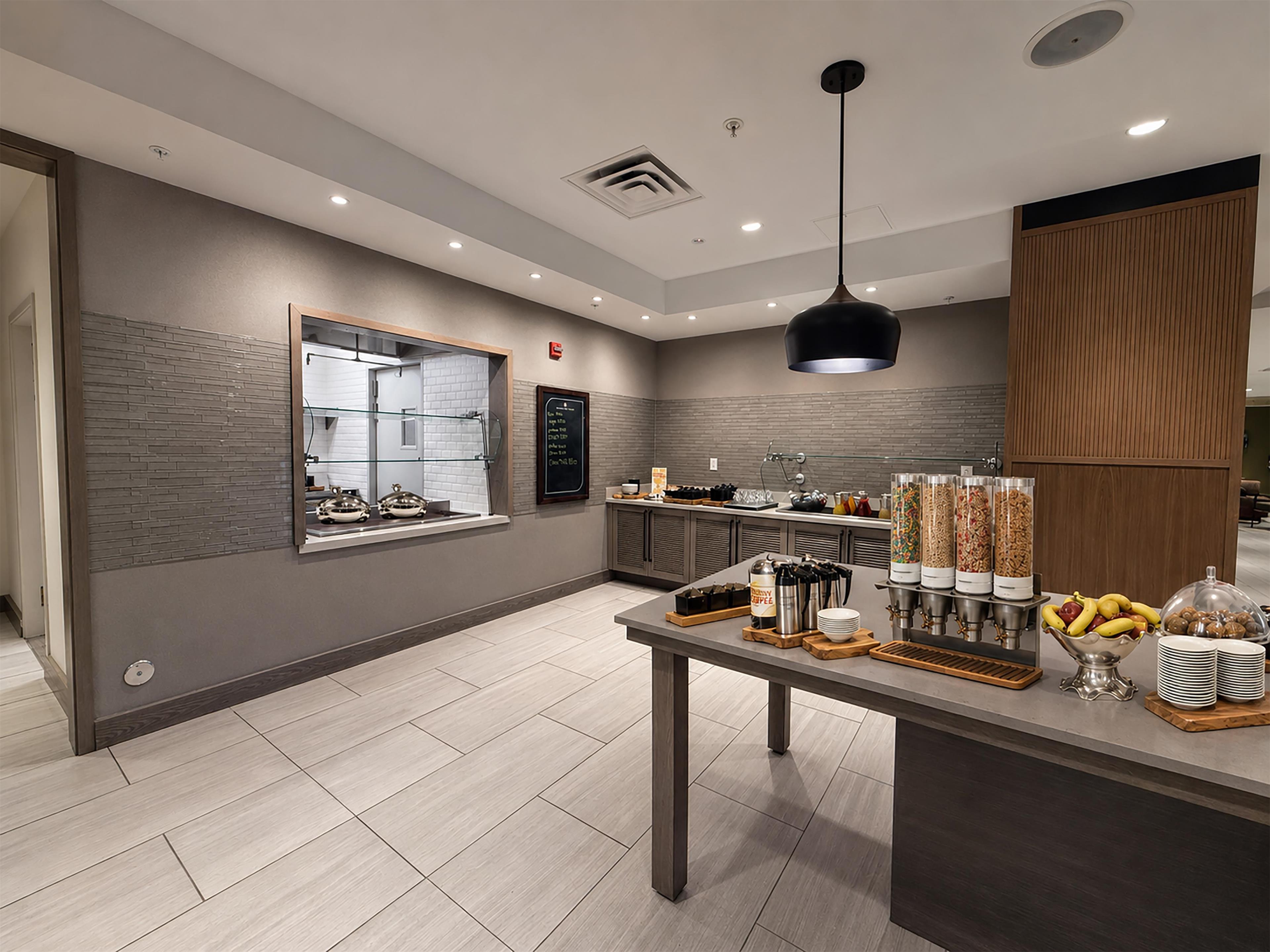 Breakfast Area | Hilton Garden Inn Newtown Square Radnor