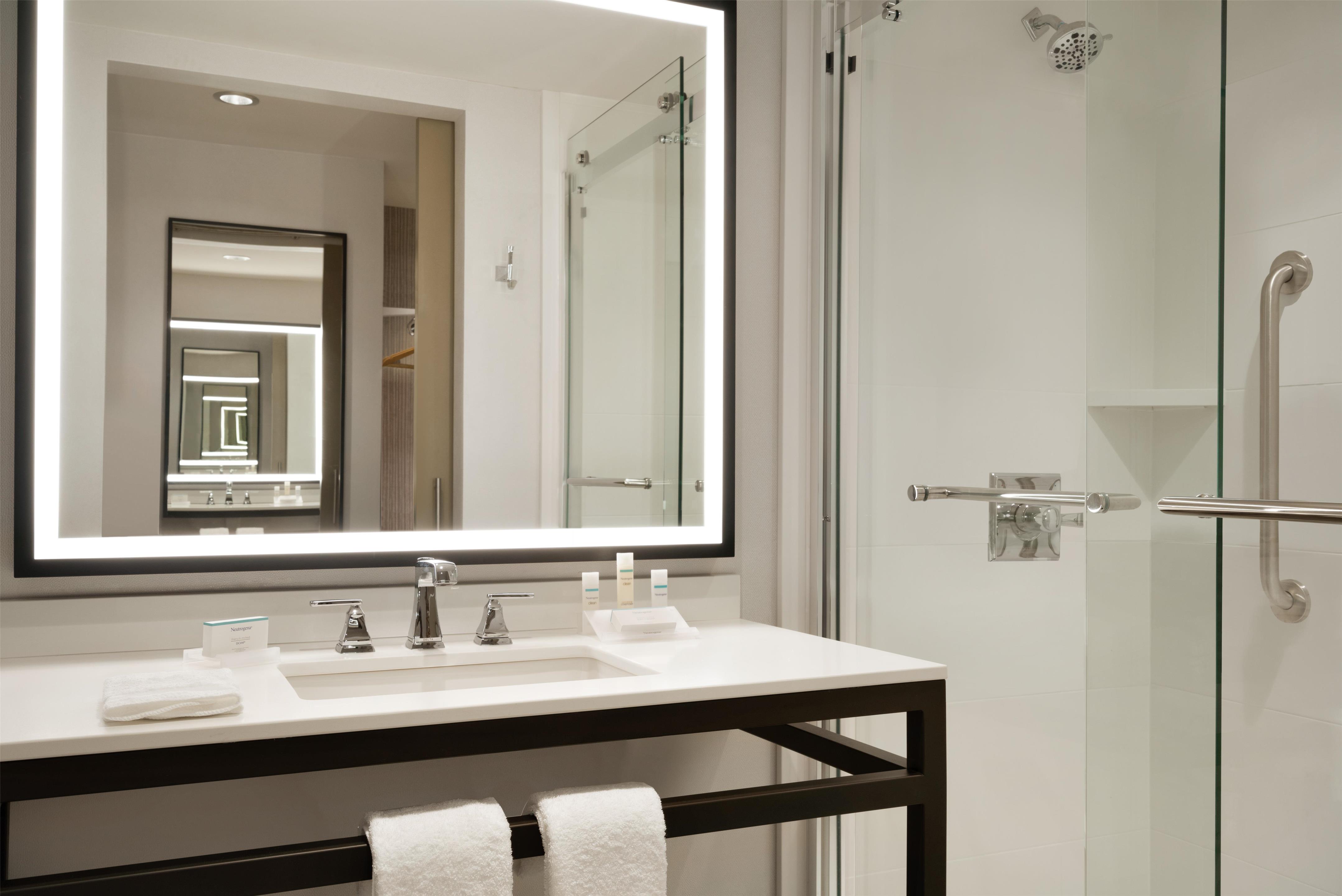 Guest room bath