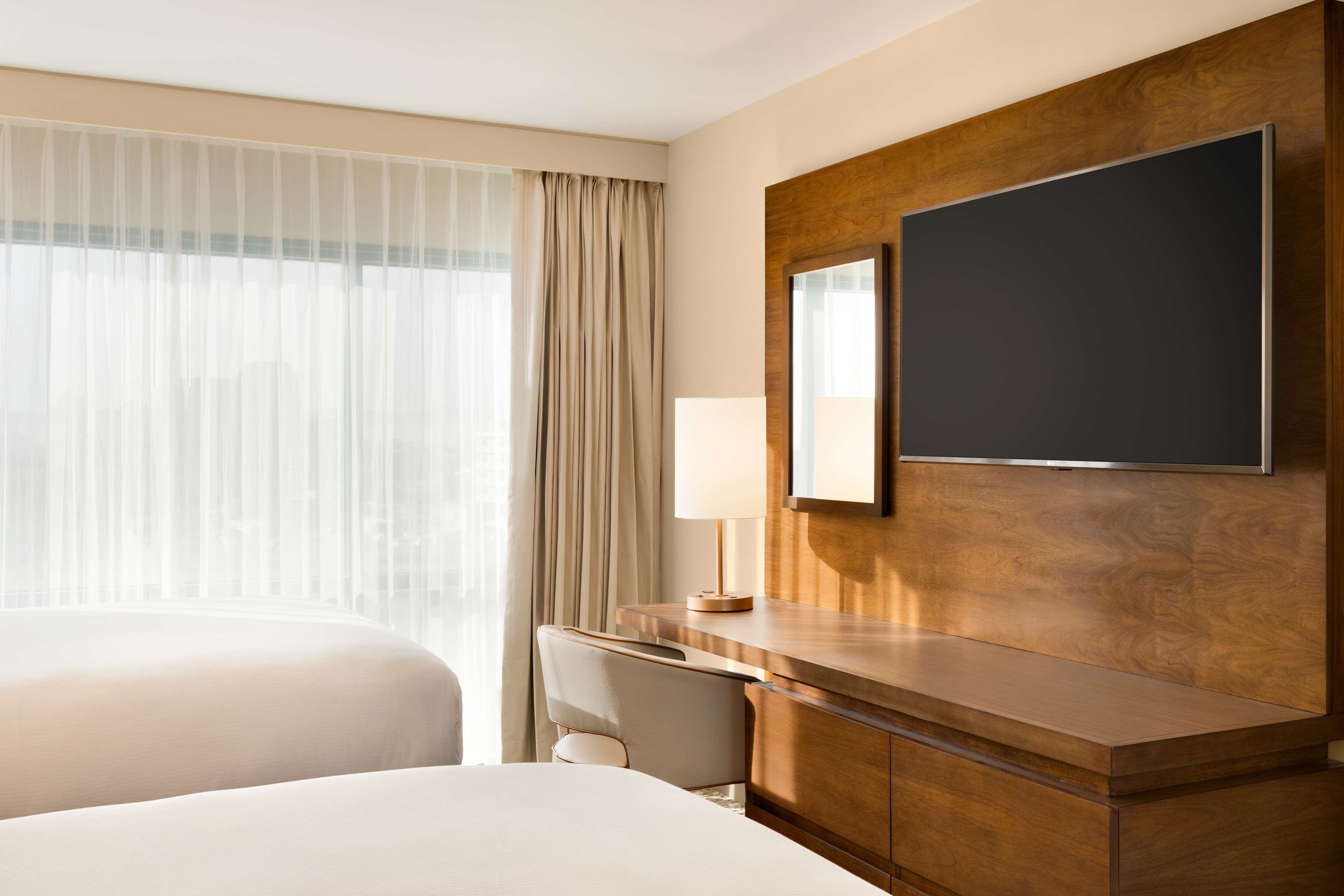 Embassy Suites by Hilton Phoenix Downtown North Room Type - 2Q STE HEARING ACC NO SMOK
