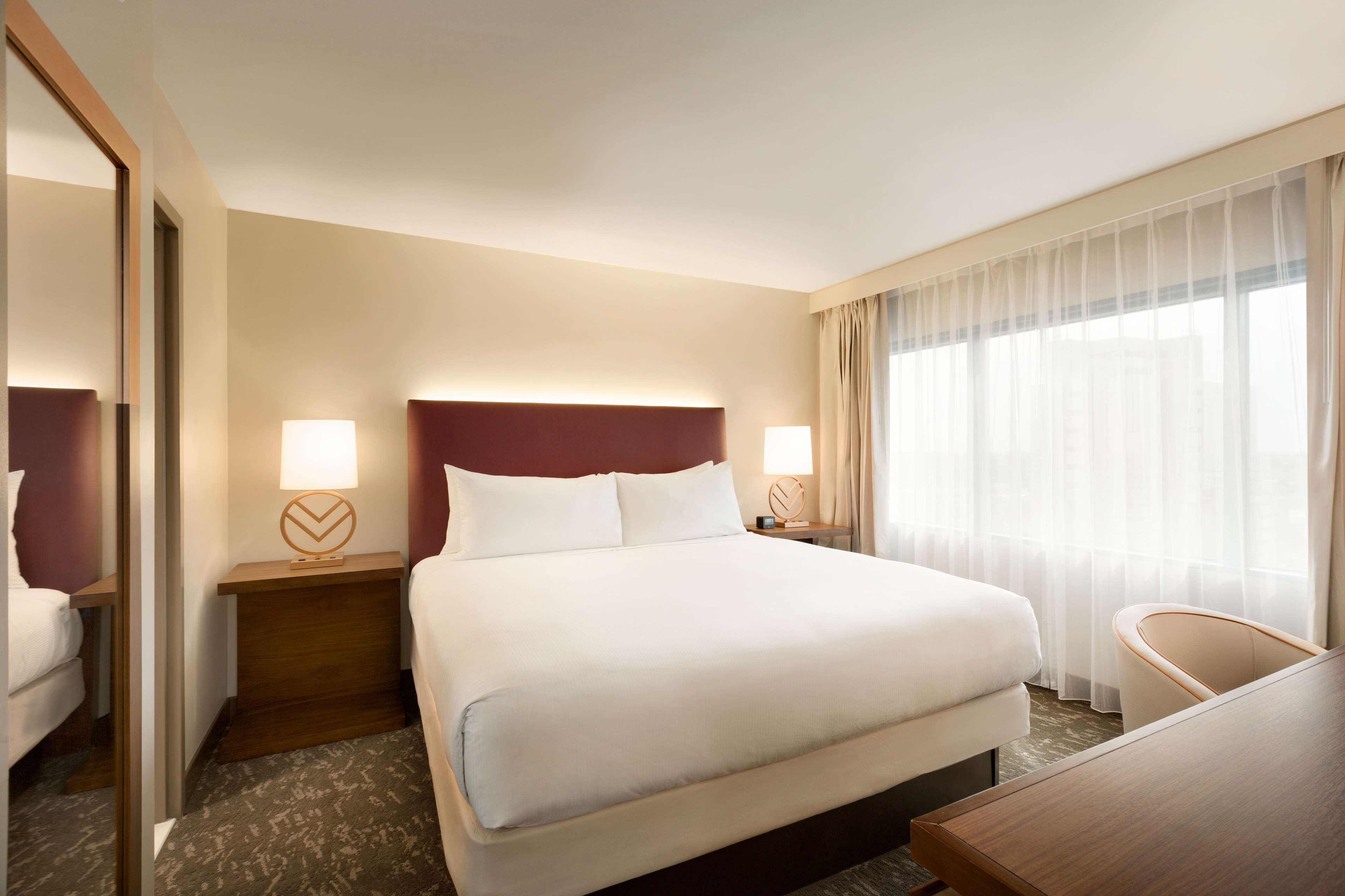 Embassy Suites by Hilton Phoenix Downtown North Room Type - 1KING 2RM CONFERENCE SUITE