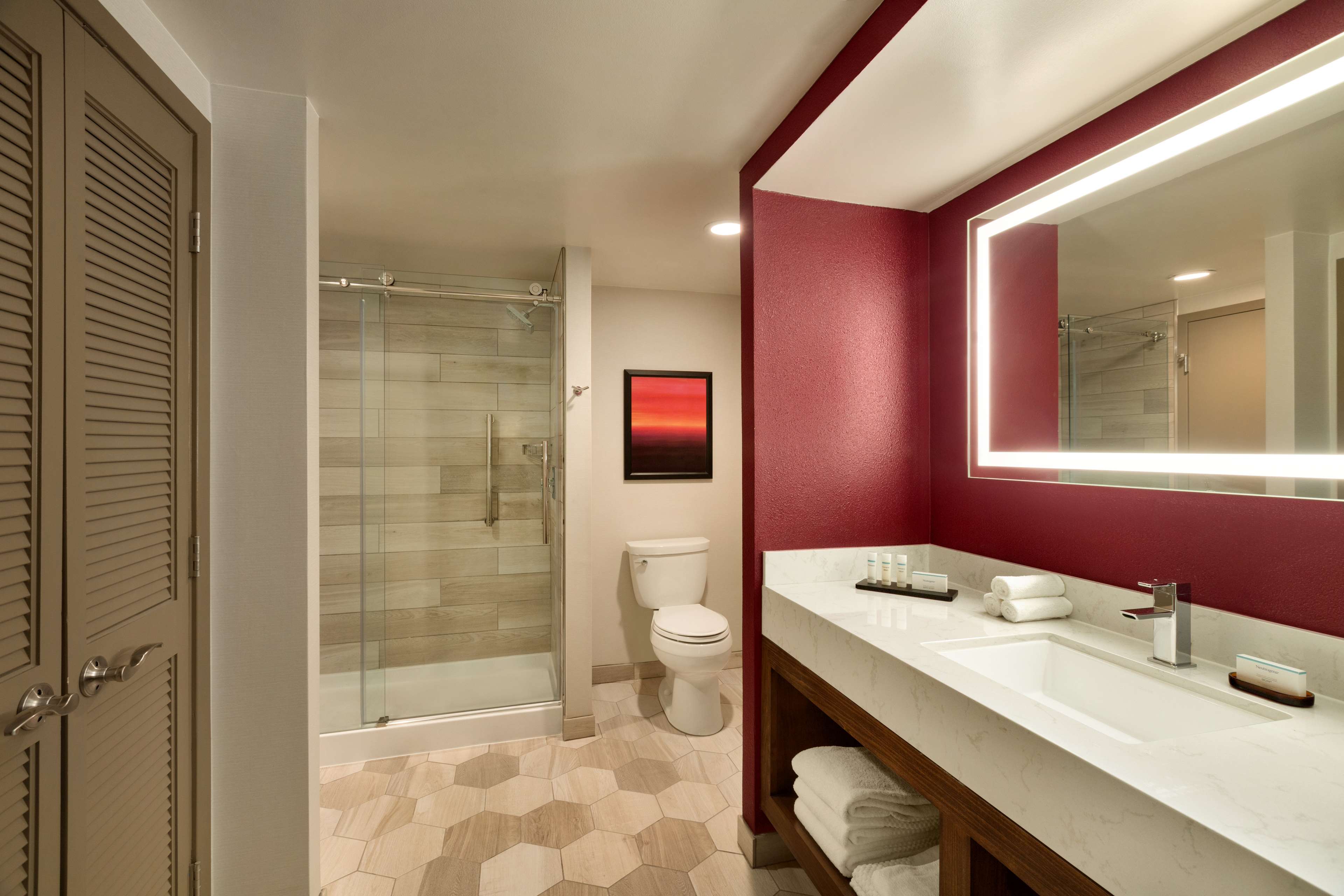 Embassy Suites by Hilton Phoenix Downtown North Room Type - 1 KING BED 1 BEDROOM SUITE