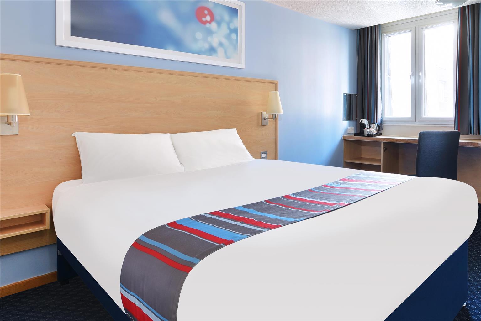 TRAVELODGE ABERDEEN CENTRAL-guestroom-Guest Room,On-Site.jpg