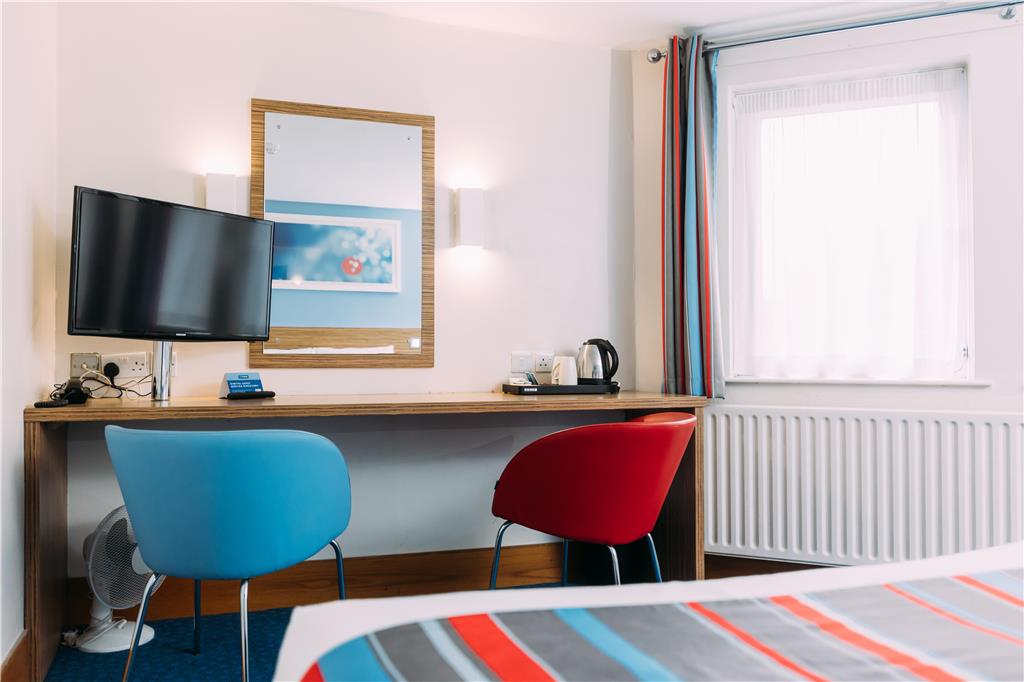 TRAVELODGE BELFAST CENTRAL-guestroom-Guest Room,On-Site.jpg