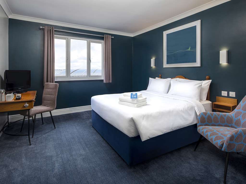 TRAVELODGE BOURNEMOUTH COOPER DEAN-guestroom-Guest Room,On-Site.jpg