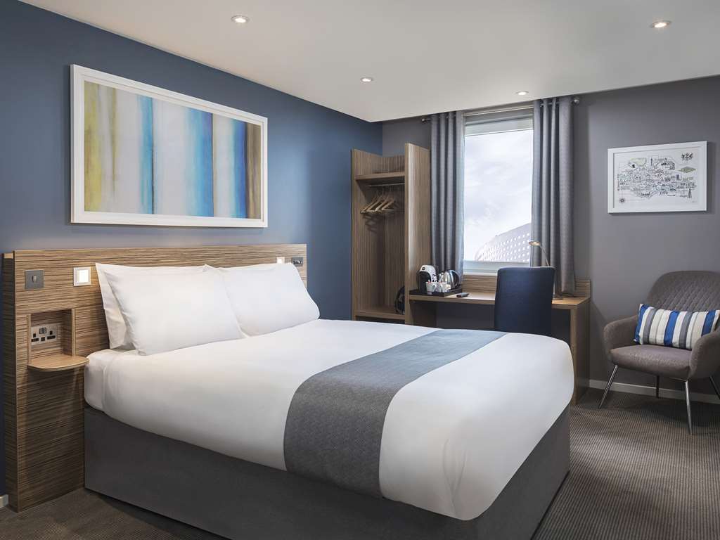 TRAVELODGE GALWAY CITY-guestroom-Guest Room,On-Site.jpg