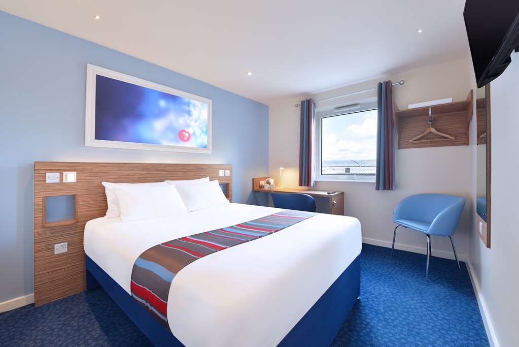 TRAVELODGE LIMERICK CASTLETROY-guestroom-Guest Room,On-Site.jpg