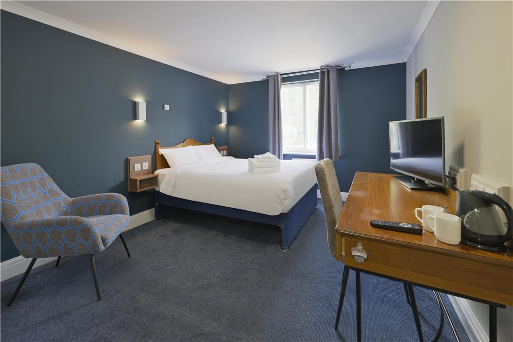 TRAVELODGE LONDON CHIGWELL-guestroom-Guest Room,On-Site.jpg