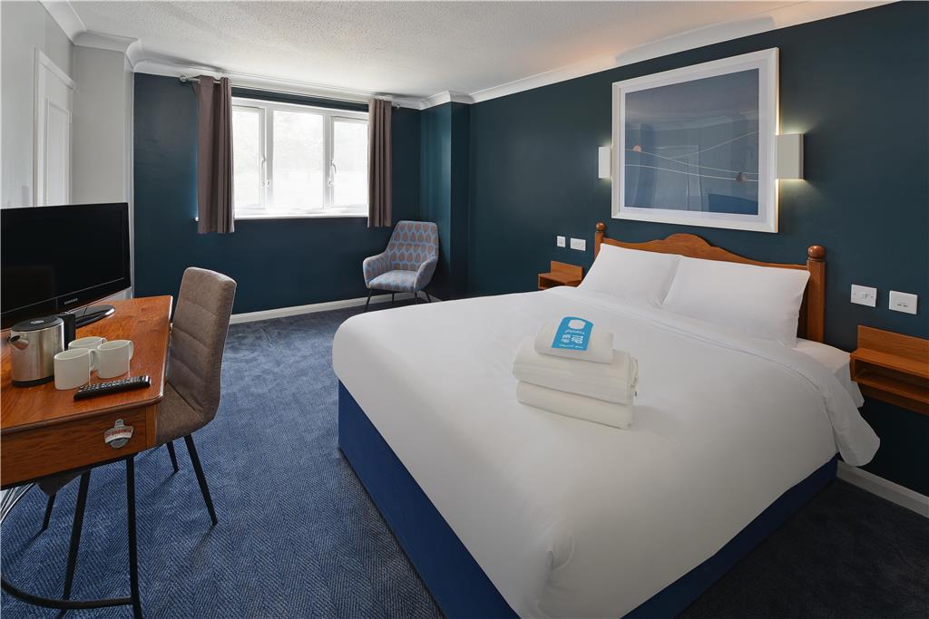 TRAVELODGE LONDON SNARESBROOK-guestroom-Guest Room,On-Site.jpg