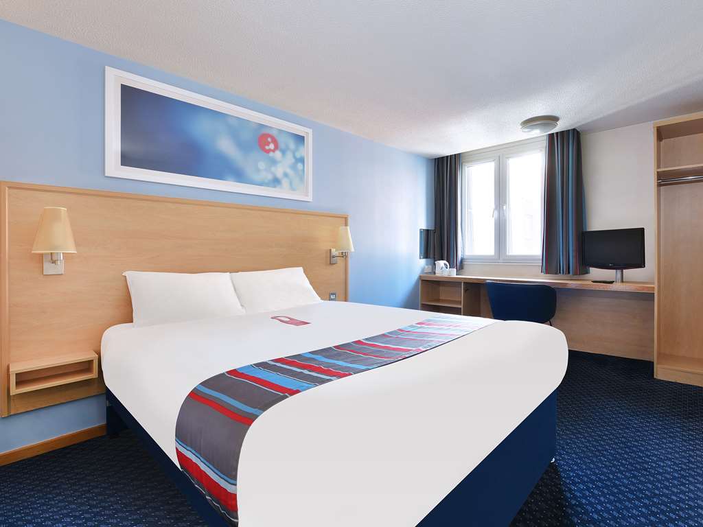 TRAVELODGE LUDLOW WOOFFERTON-guestroom-Guest Room,On-Site.jpg