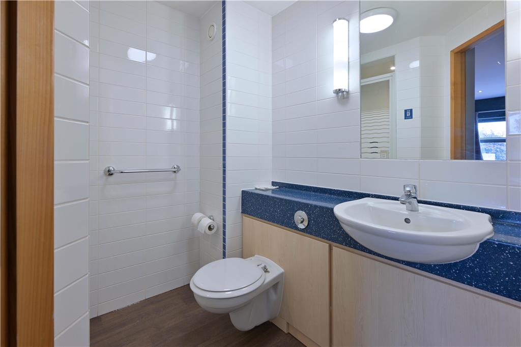 TRAVELODGE SHEFFIELD MEADOWHALL-guestroom-Guest Room,Bathroom,On-Site.jpg