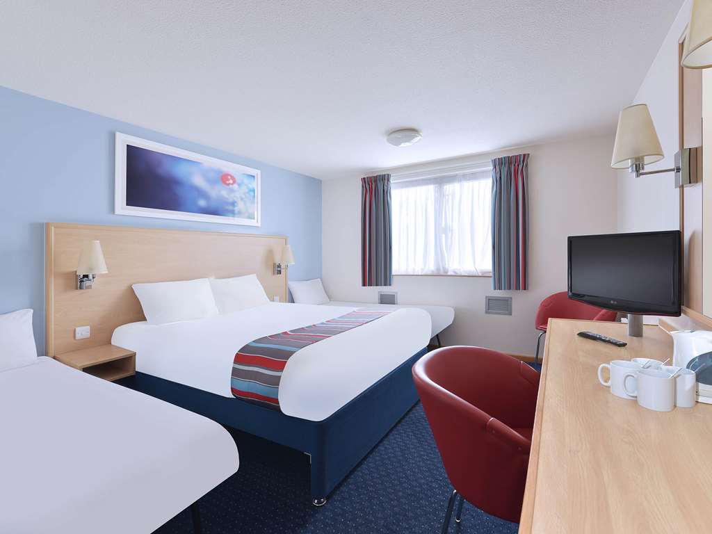 TRAVELODGE TIVERTON-guestroom-Guest Room,On-Site.jpg