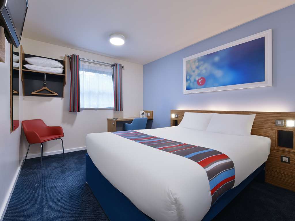TRAVELODGE TORQUAY-guestroom-Guest Room,On-Site.jpg