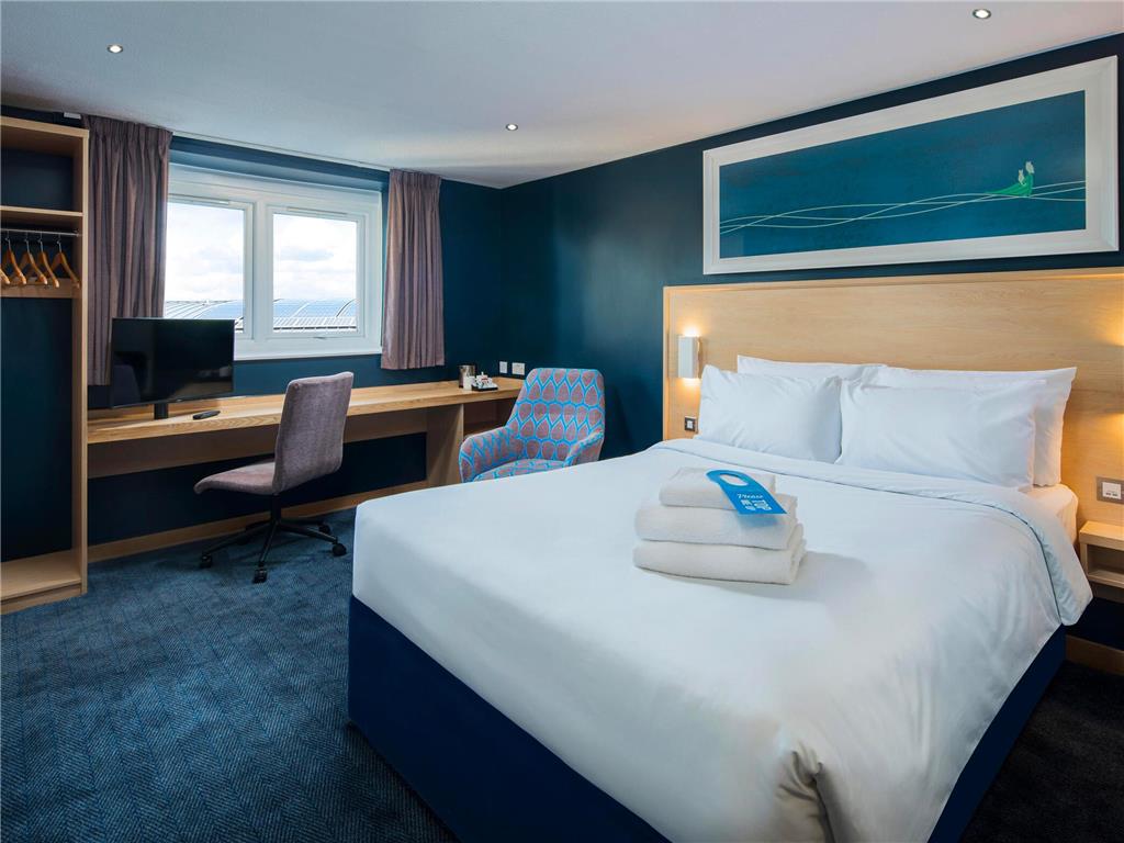 TRAVELODGE WARRINGTON-guestroom-Guest Room,On-Site.jpg