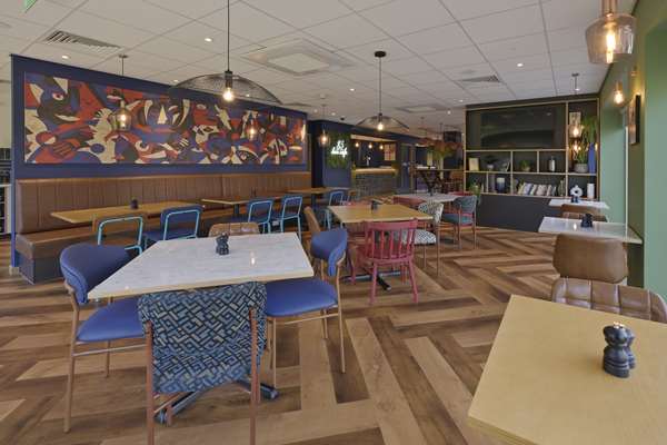 Dining,Dining Area,Restaurant,On-Site