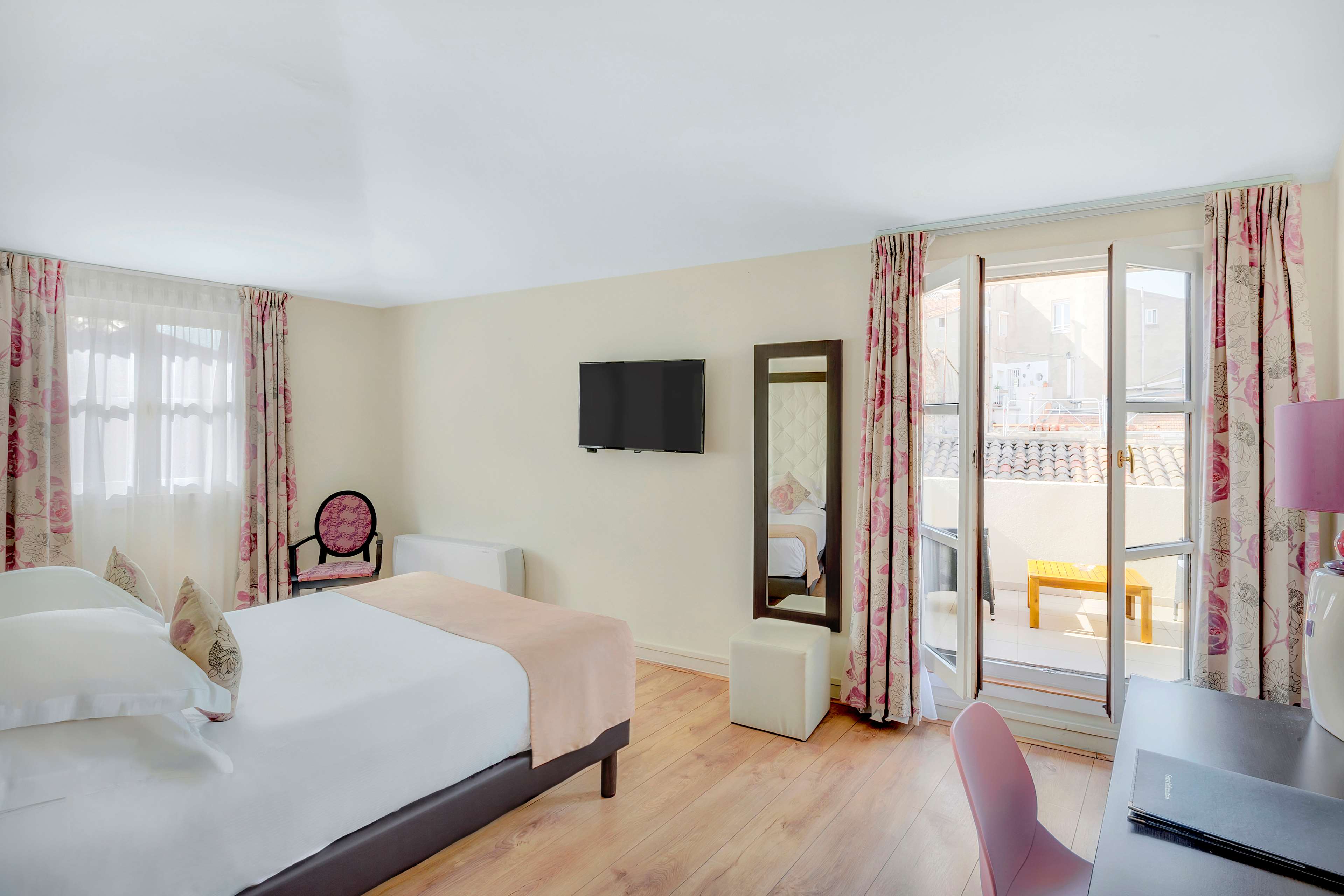 Best Western Le Marquis de La Baume - Tap to explore photos