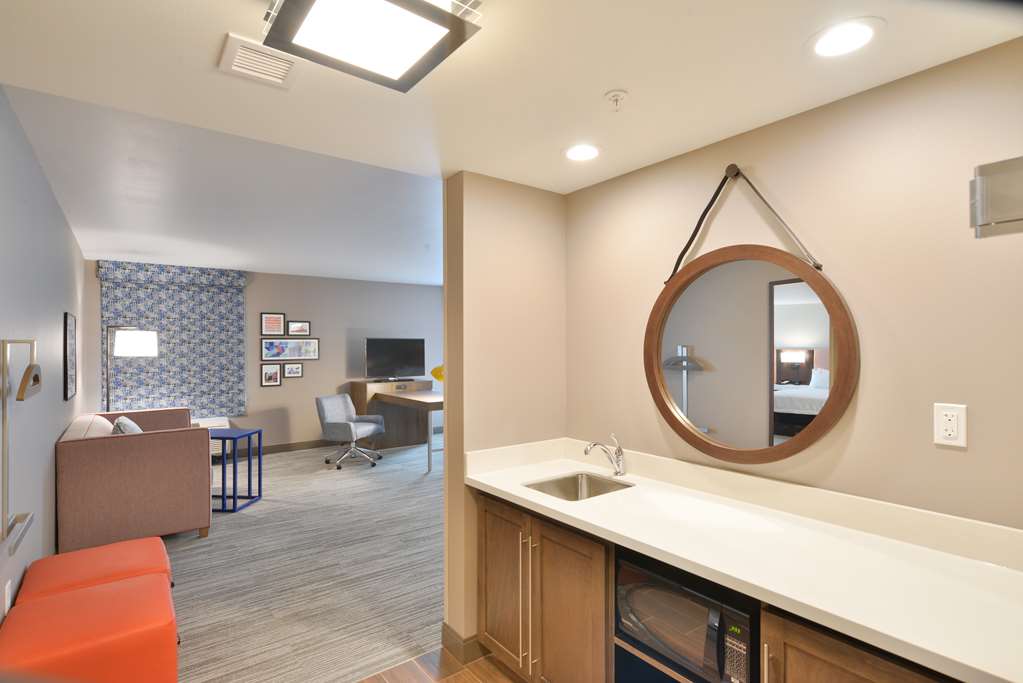 HAMPTON INN AND SUITES MENOMONIE-guestroom-Guest Room,On-Site.jpg