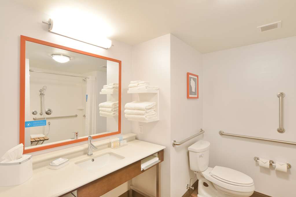HAMPTON INN AND SUITES MENOMONIE-guestroom-Guest Room,Bathroom,On-Site.jpg