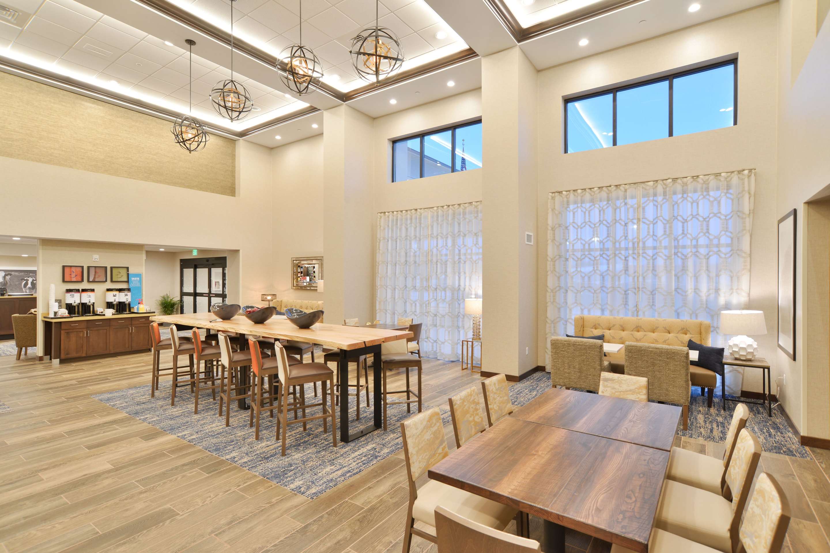 Lobby | Hampton Inn & Suites Menomonie-UW Stout