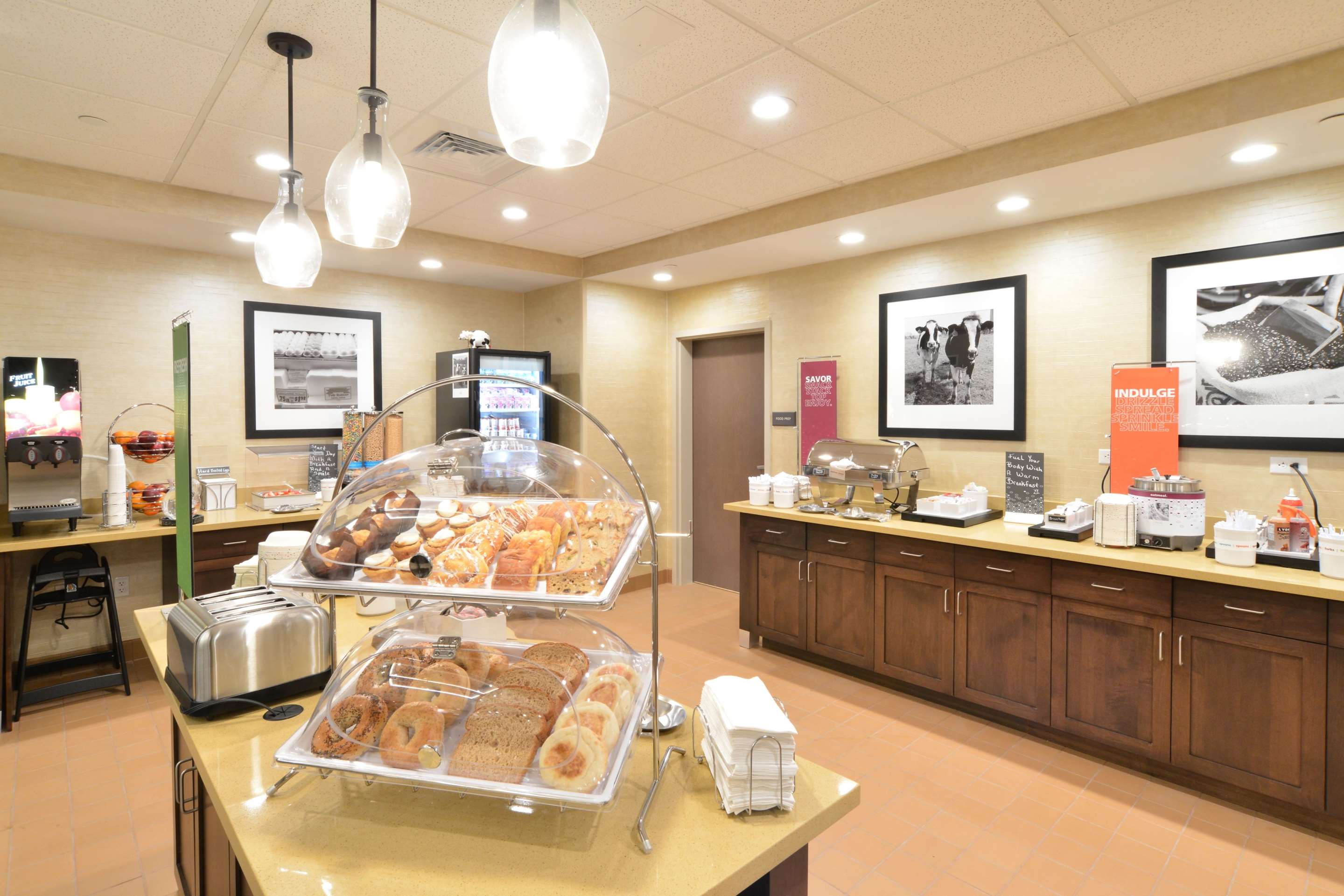 Restaurant | Hampton Inn & Suites Menomonie-UW Stout
