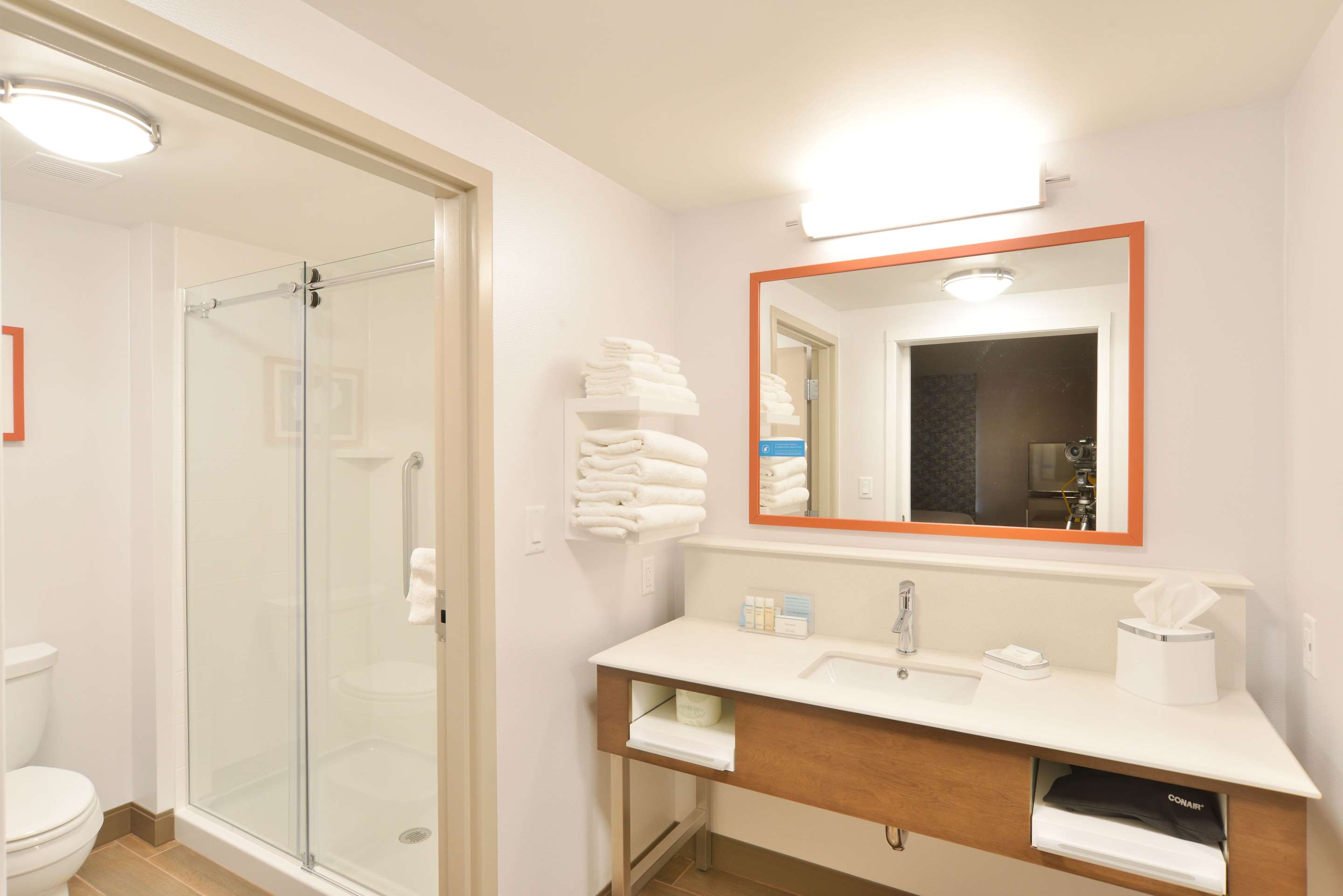 Guest room bath