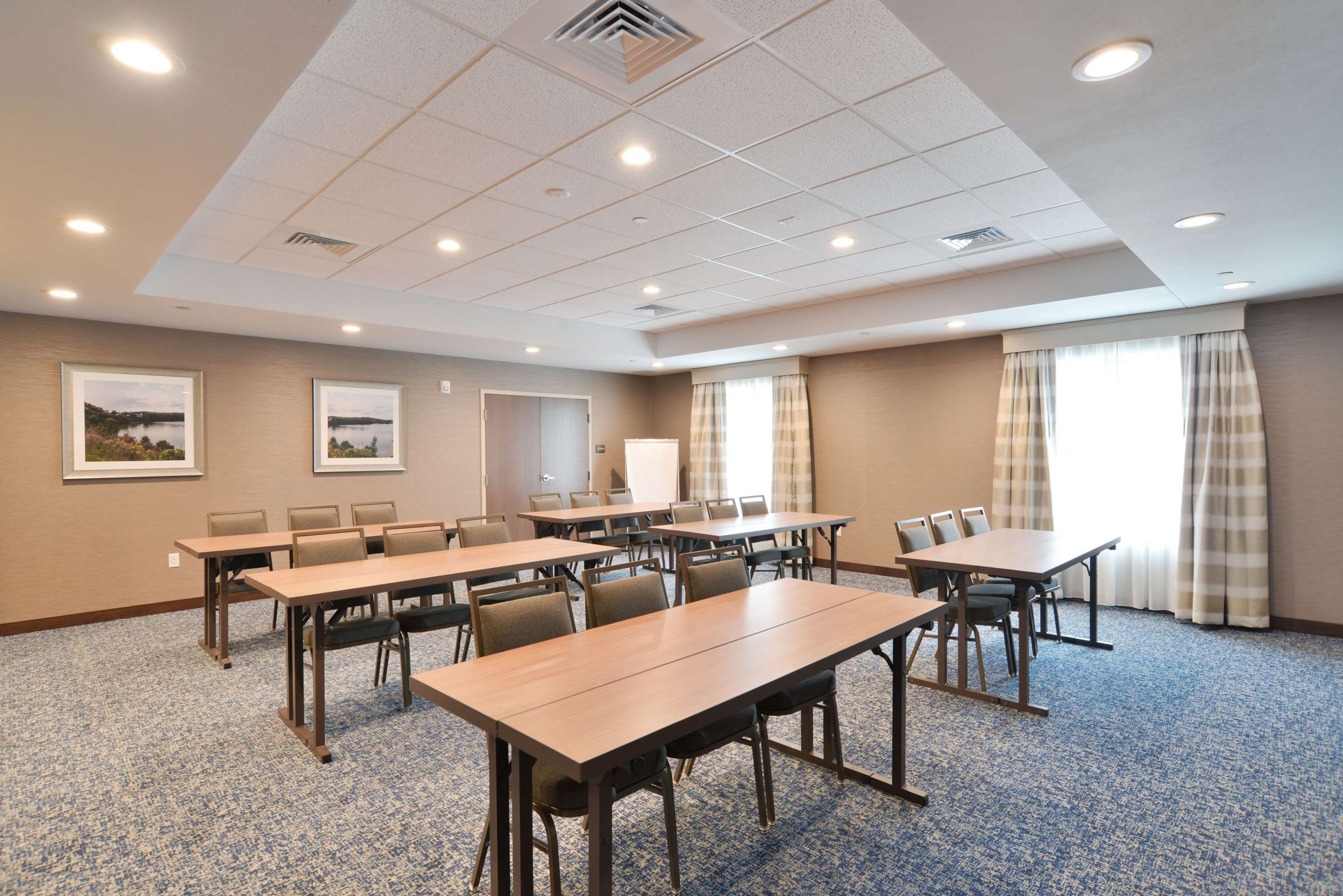 Meeting Room | Hampton Inn & Suites Menomonie-UW Stout