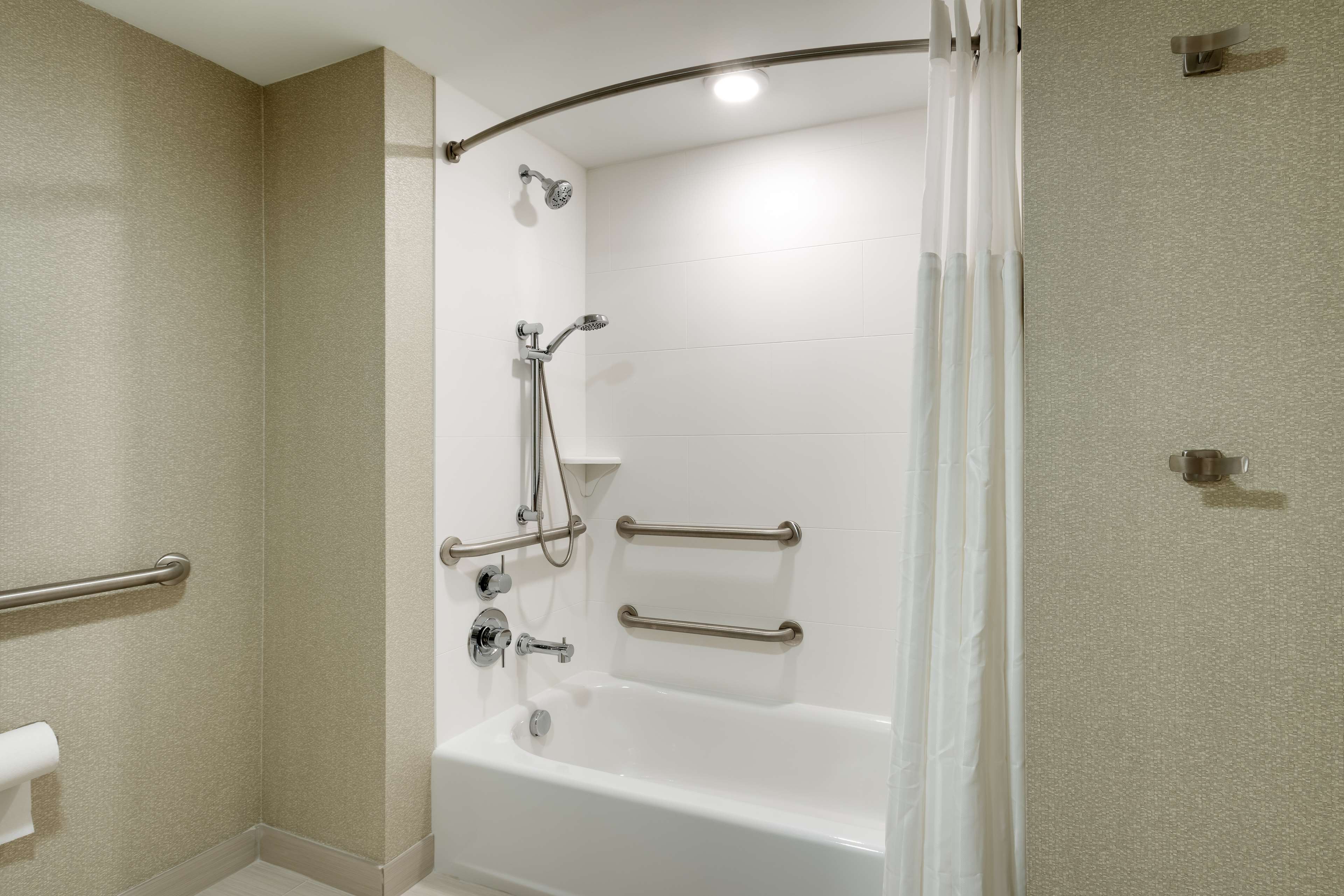 Hilton Garden Inn Lehi Room Type - 1 KING ACC RM W BATHTUB