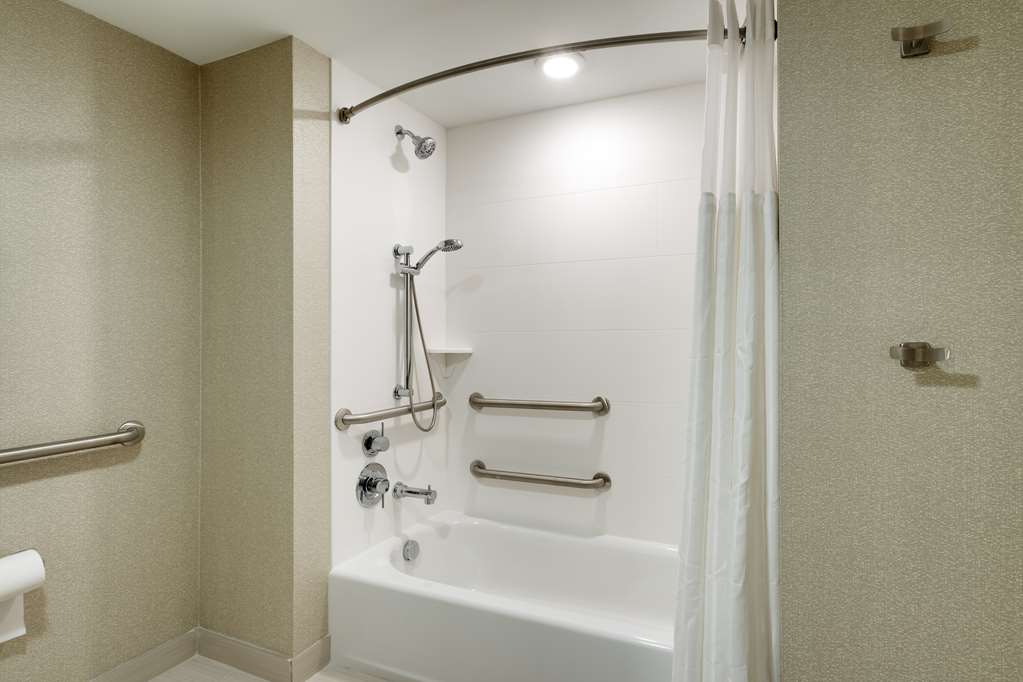Hilton Garden Inn Lehi Room Type - 1 KING ACC RM W BATHTUB PR