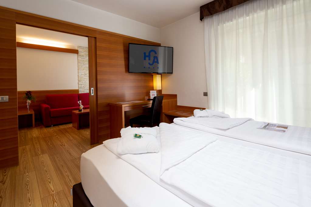 Best Western Hotel Adige-guestroom-Dining Area,Guest Room,Living Area,Suite,On-Site.jpg