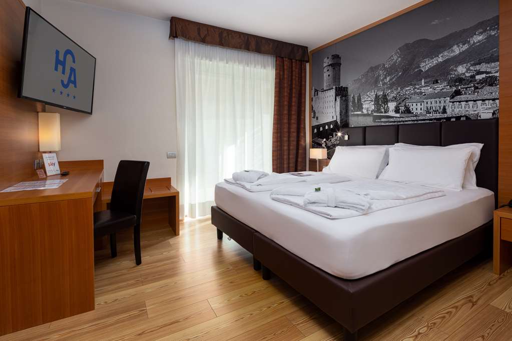 Best Western Hotel Adige-guestroom-Guest Room,Bed,Suite,On-Site.jpg