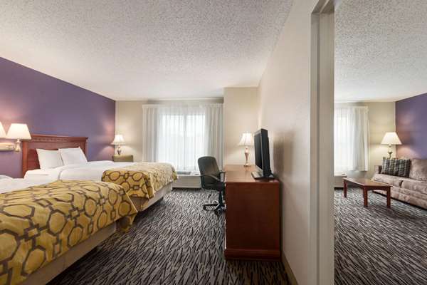Suite - Baymont Inn & Suites Northeast Springfield - I-44, Exit 80