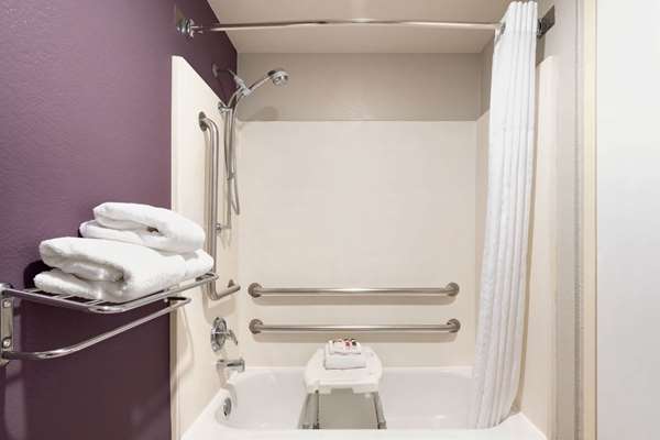  - Baymont Inn & Suites Northeast Springfield - I-44, Exit 80