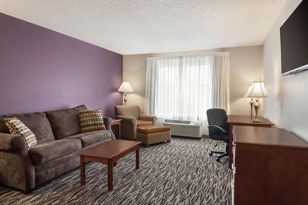 Suite - Baymont Inn & Suites Northeast Springfield - I-44, Exit 80