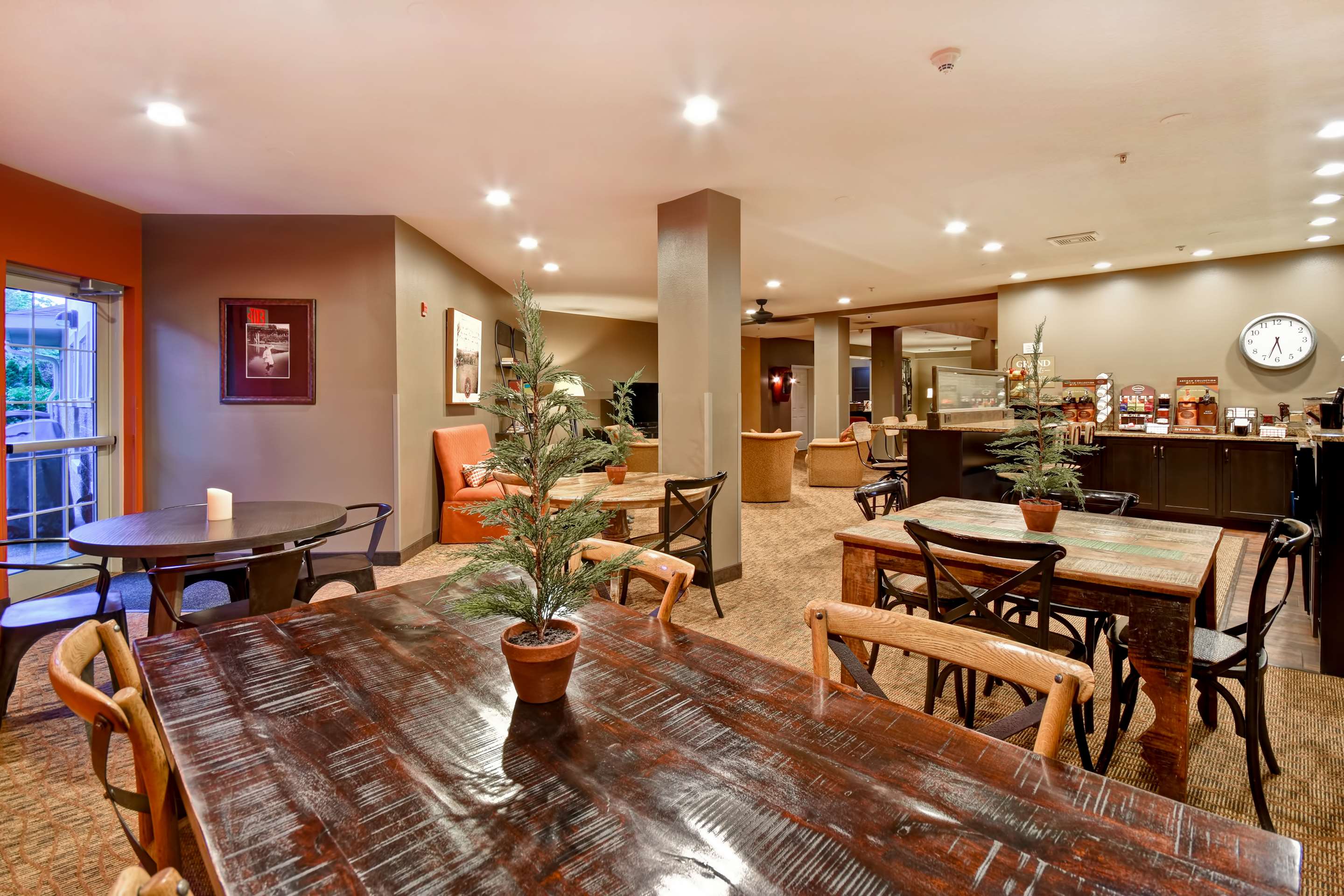 Breakfast Seating Area | GrandStay Hotel & Suites