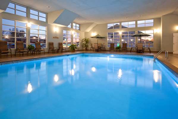 Pool - GrandStay Hotel & Suites Glenwood