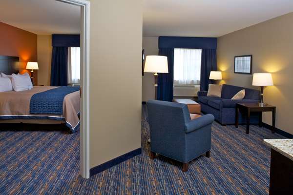 Suite - GrandStay Hotel & Suites Mount Horeb