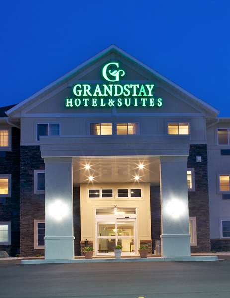 Exterior view - GrandStay Hotel & Suites Mount Horeb