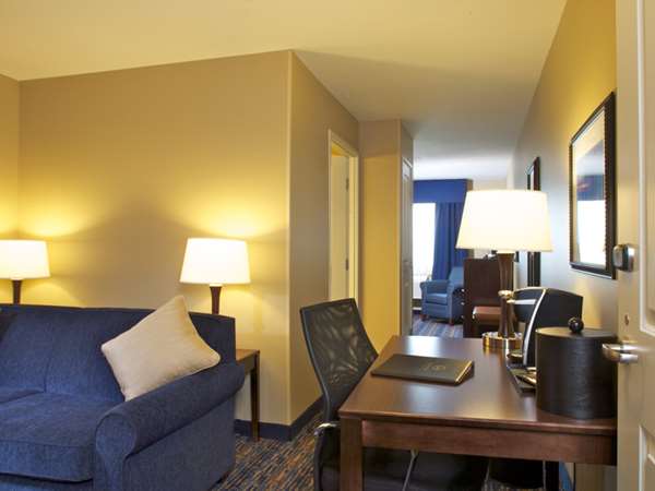 Suite - GrandStay Hotel & Suites Mount Horeb