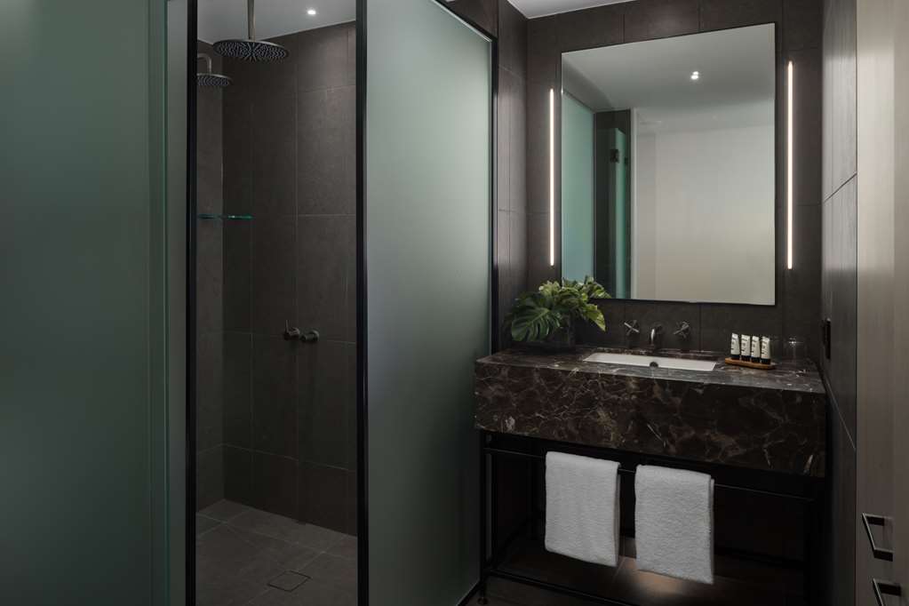 Rydges Campbelltown-guestroom-Guest Room,Bathroom,On-Site.jpg